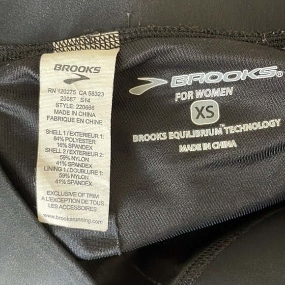 Brooks running skirt with built in shorts - Picture 4 of 5